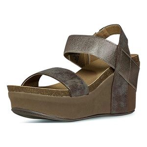 Corky’s bronze wedge